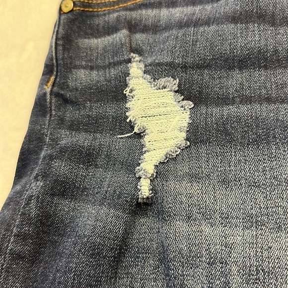 Indigo Rein Dark-wash Mildly Distressed Five Pocket Jean Shorts Jr. Size 13 - Picture 3 of 7